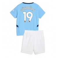 Maglie da calcio Manchester City Ilkay Gundogan #19 Prima Maglia Bambino 2024-25 Manica Corta (+ Pantaloni corti)